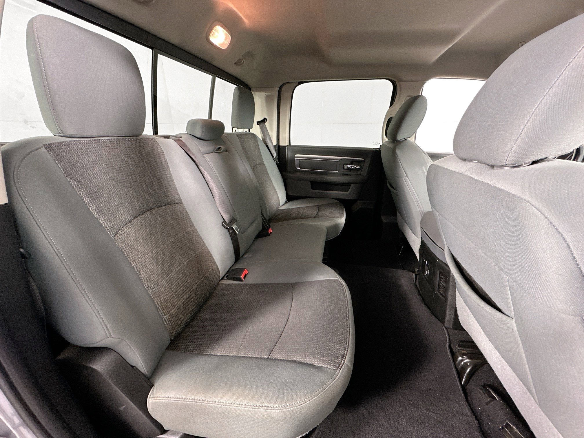 Used 2020 RAM 1500 Classic SLT w/ Luxury Group image 25