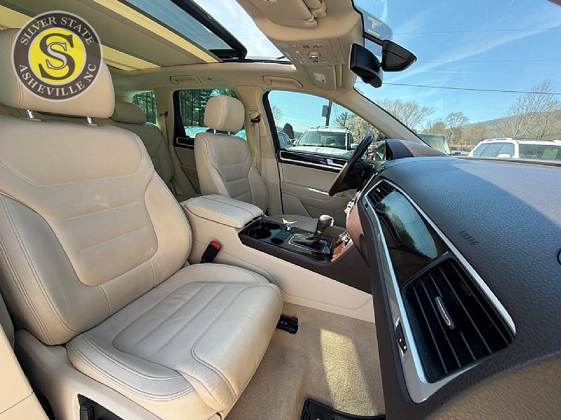 Used 2013 Volkswagen Touareg Executive image 16