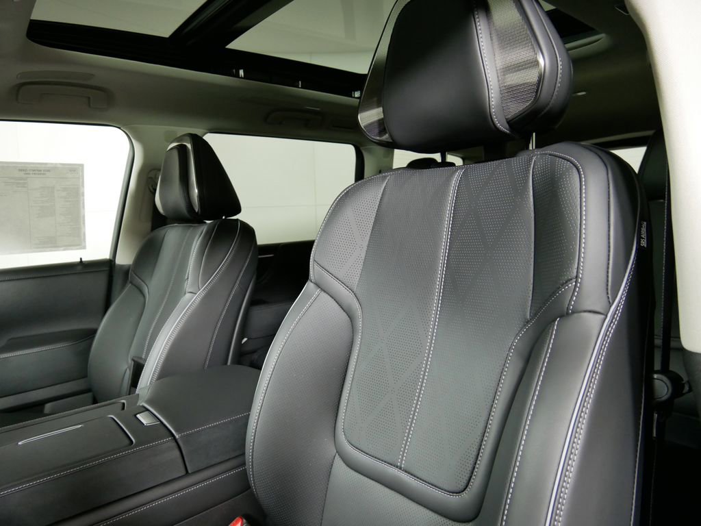 New 2025 INFINITI QX80 Sensory image 12