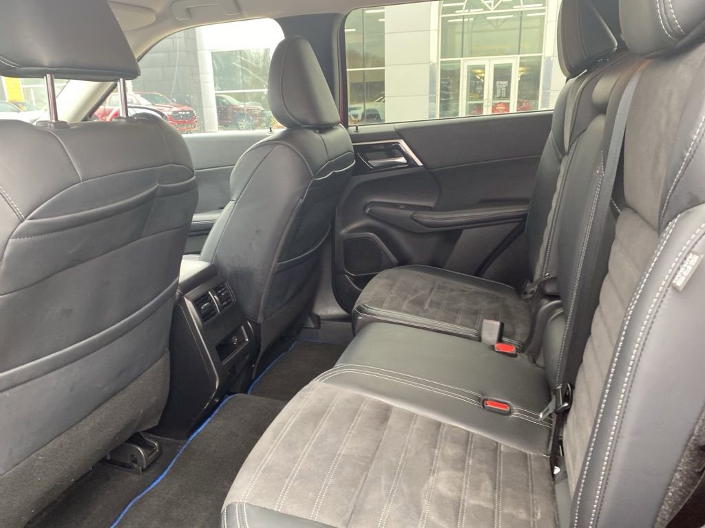 Used 2024 Mitsubishi Outlander 4WD Plug-In Hybrid image 18