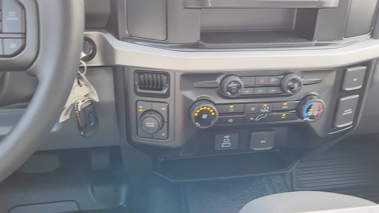 New 2025 Ford F550 4x4 Crew Cab image 22