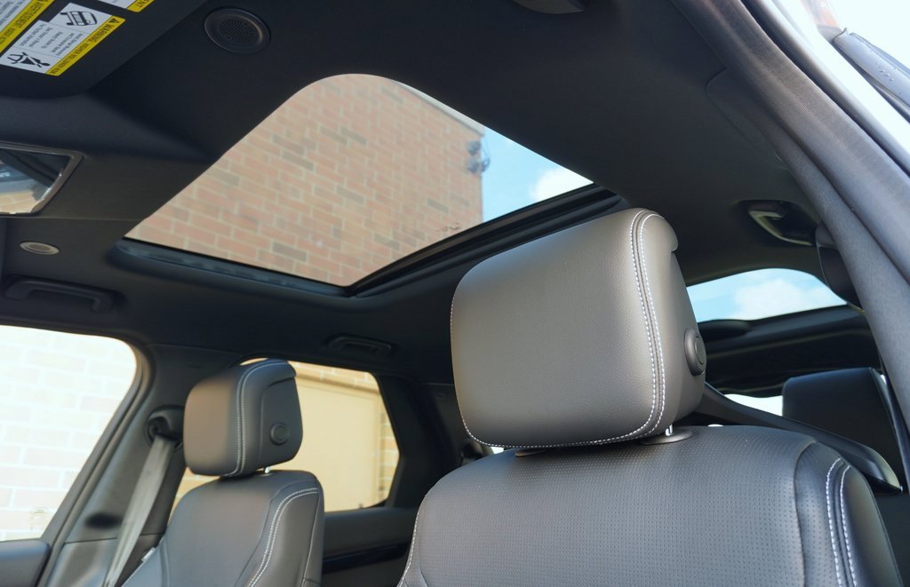 New 2025 Land Rover Discovery S image 15