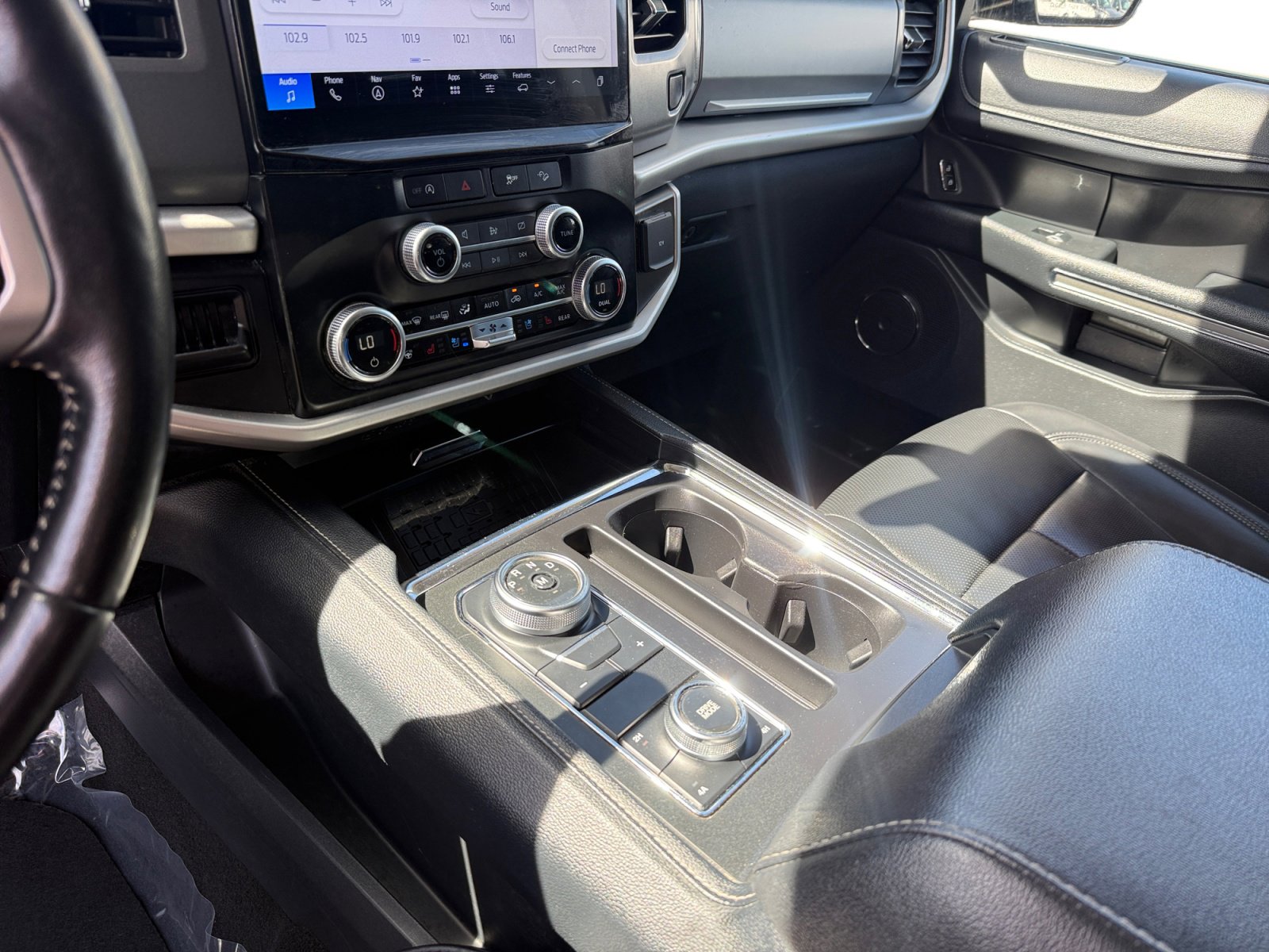 Used 2024 Ford Expedition Max XLT image 13