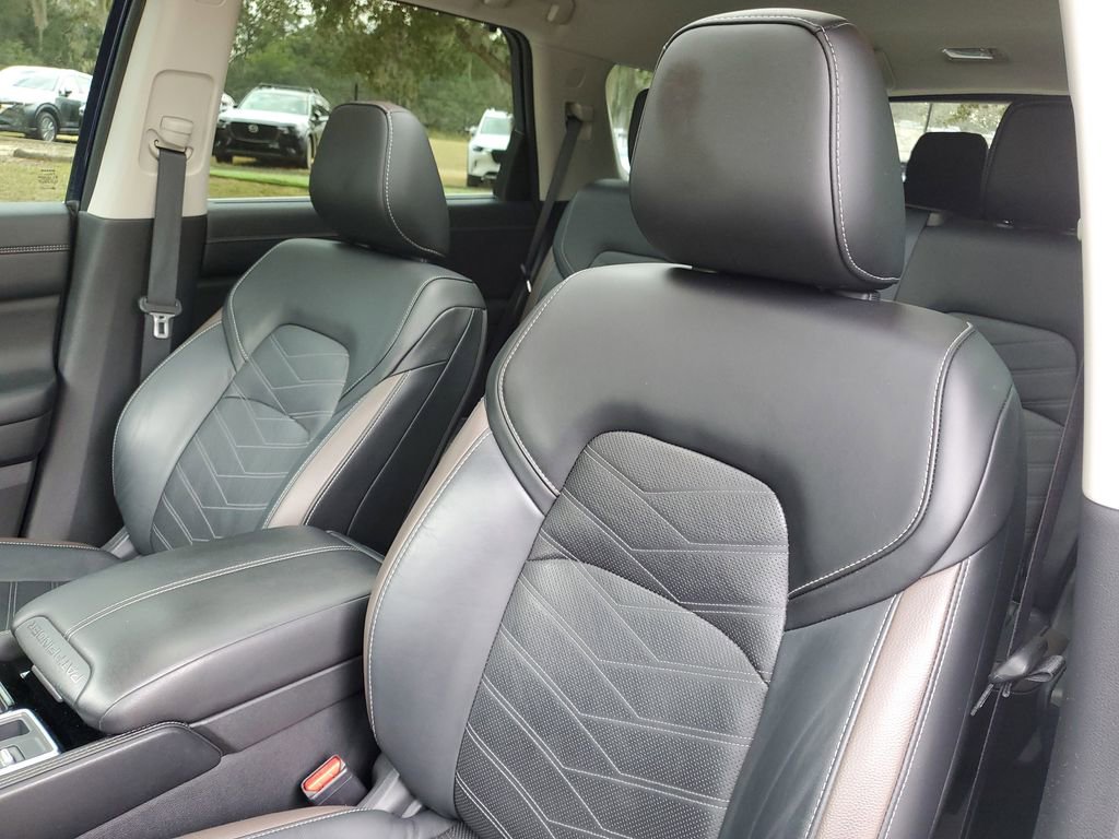 Used 2023 Nissan Pathfinder Platinum w/ Cargo Package image 18