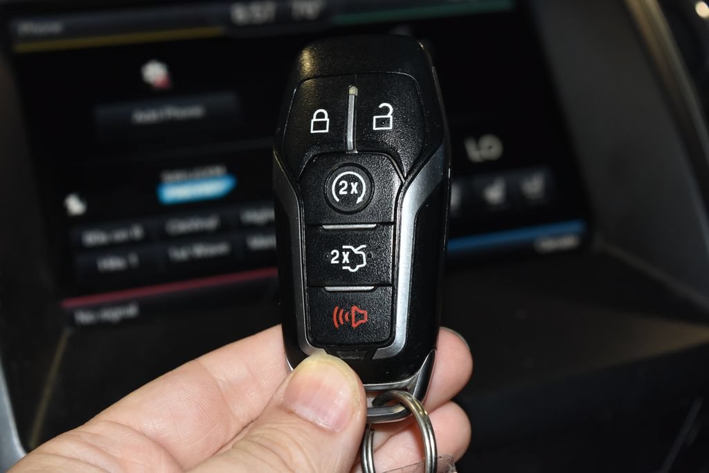 Used 2015 Ford Edge Titanium w/ Equipment Group 301A AWD/4WD image 18