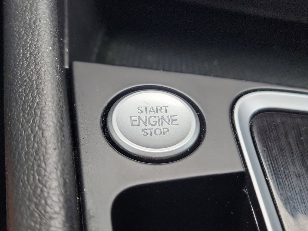Used 2019 Volkswagen Jetta SE w/ Cold Weather Package FWD image 32