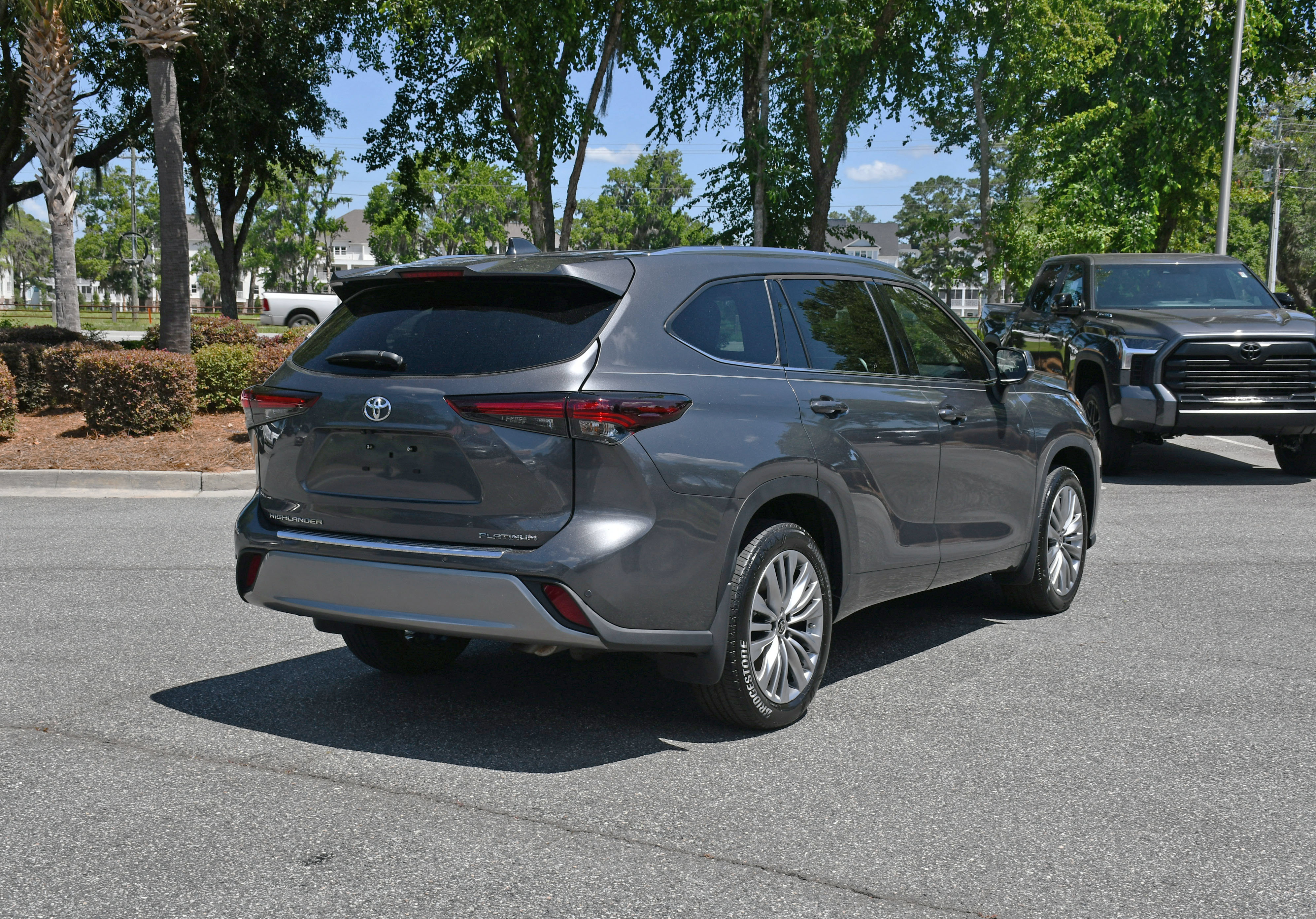 Certified 2024 Toyota Highlander Platinum FWD image 4