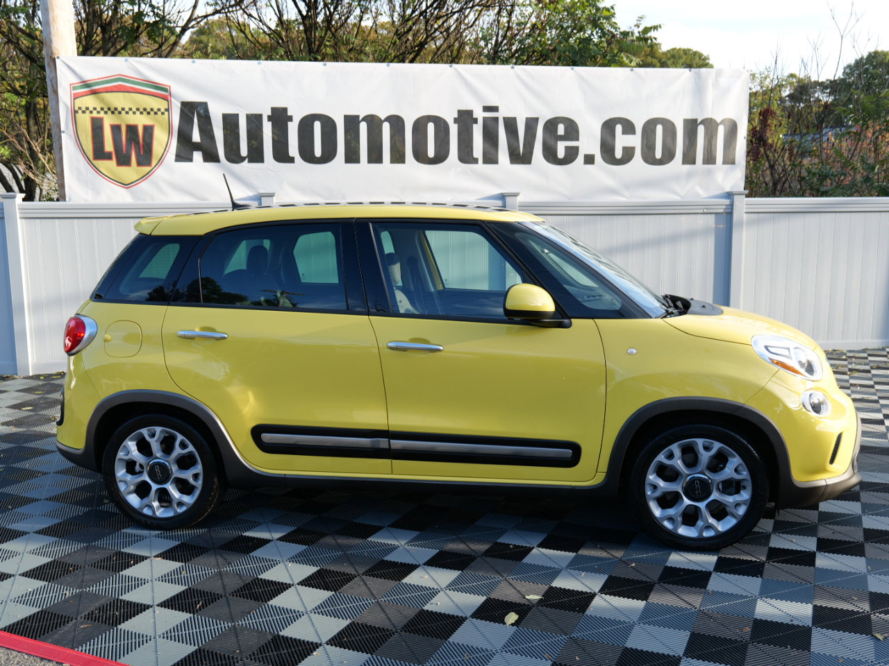 Used 2014 FIAT 500L Trekking w/ Popular Equipment Group image 4