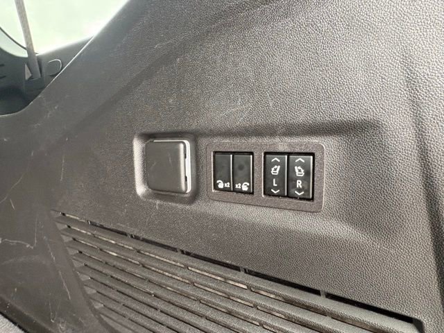 Used 2024 GMC Yukon XL Denali image 39