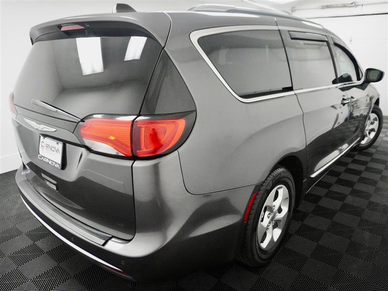 Used 2017 Chrysler Pacifica Touring-L Plus FWD image 8