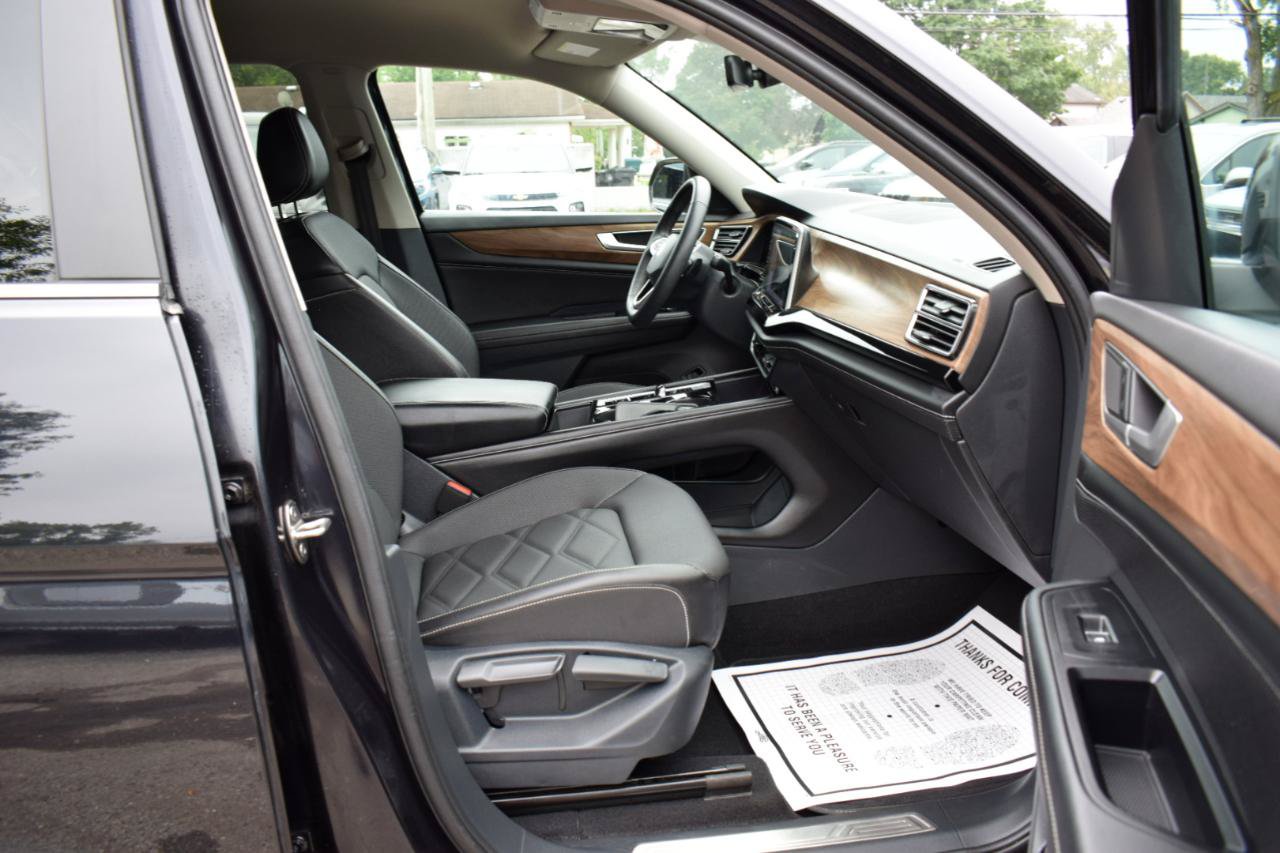 Used 2024 Volkswagen Atlas SE AWD/4WD image 32
