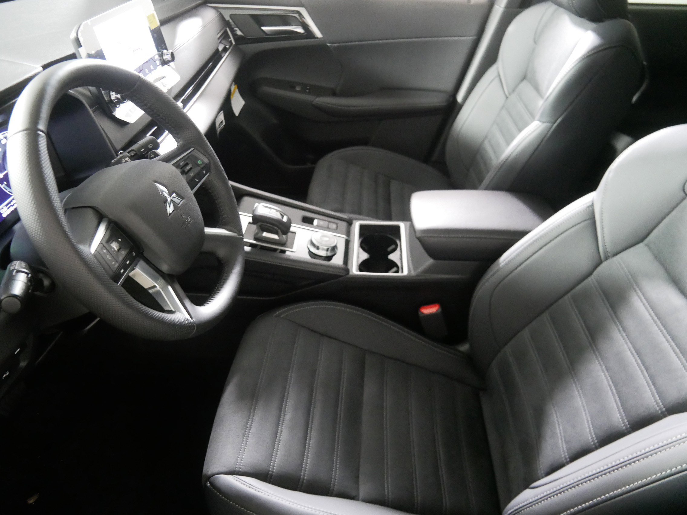 New 2025 Mitsubishi Outlander SE image 4