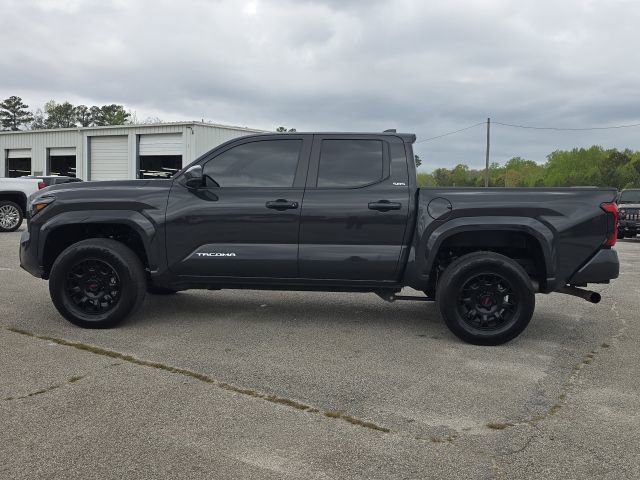 Used 2025 Toyota Tacoma SR5 AWD/4WD image 2