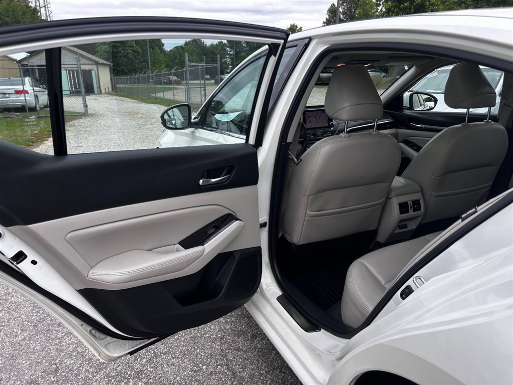 Used 2021 Nissan Altima 2.5 Platinum AWD/4WD image 24