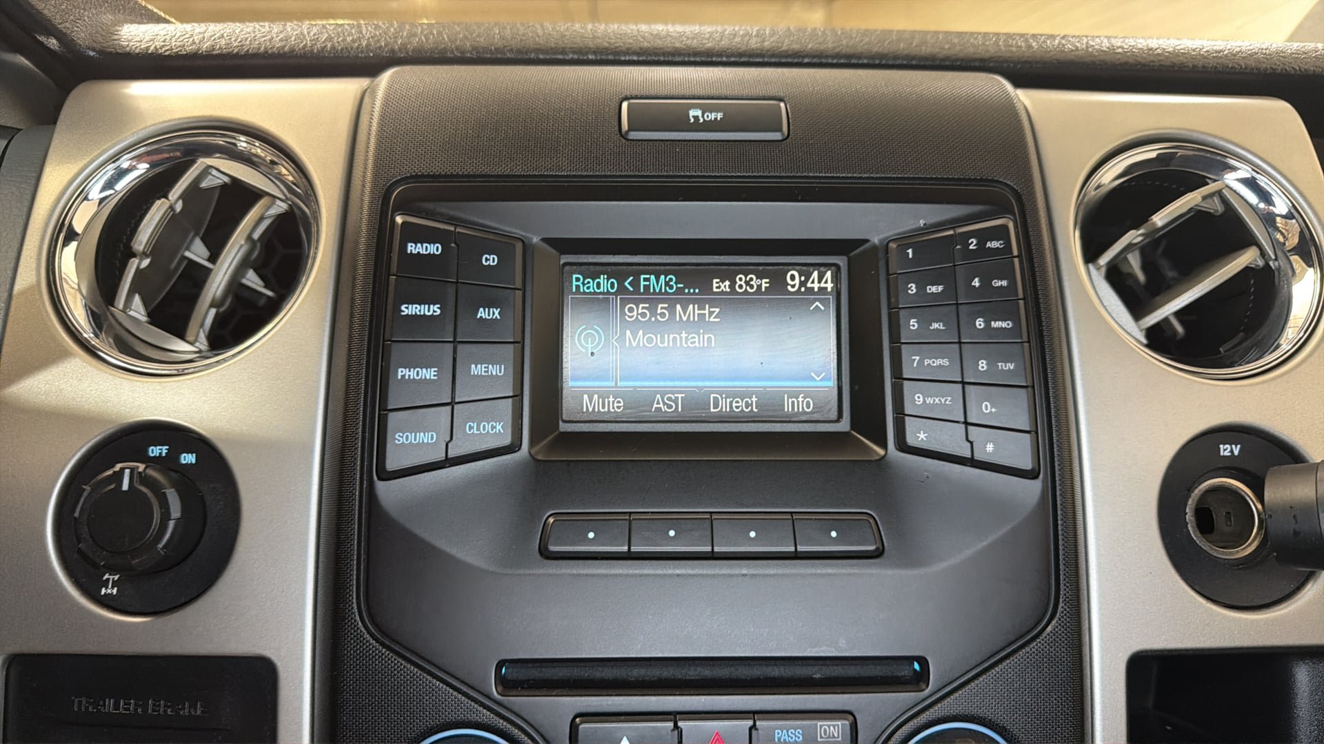 Used 2013 Ford F150 XLT w/ Mid Equipment Group RWD image 25