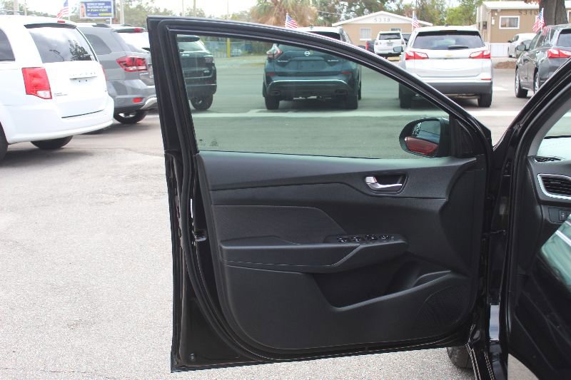 Used 2022 Hyundai Accent SEL image 8