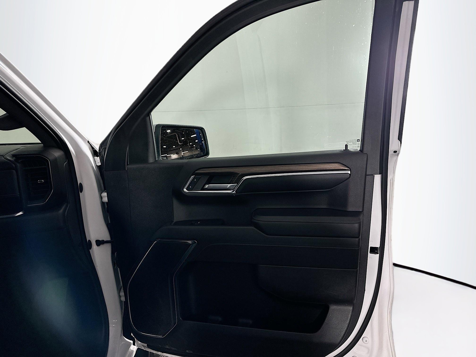 Used 2024 Chevrolet Silverado 1500 LT image 29