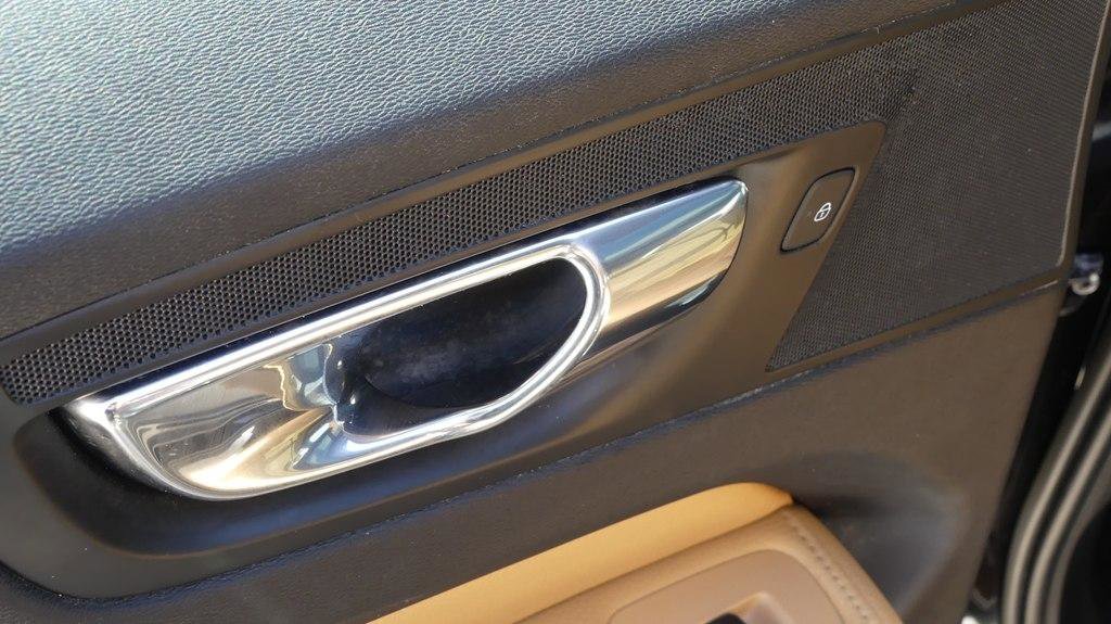 Used 2019 Volvo XC60 T8 Inscription w/ Protection Package Premier image 32