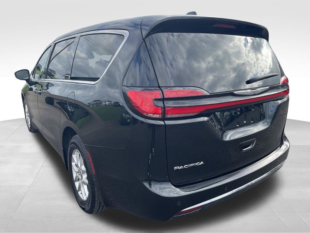 Used 2023 Chrysler Pacifica Touring-L FWD image 18