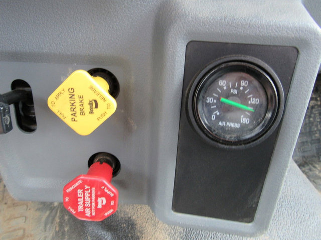 Used 2022 Ford F750 2WD Regular Cab Super Duty image 31