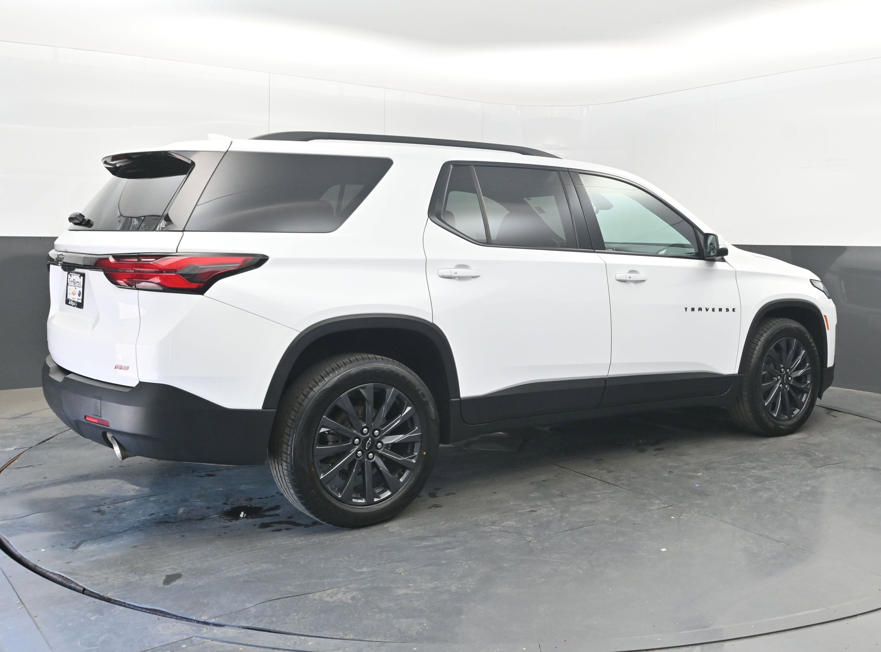 Used 2023 Chevrolet Traverse RS image 7