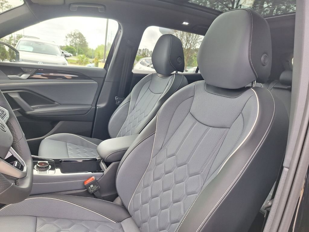 New 2026 Volkswagen Tiguan SEL R-Line image 11