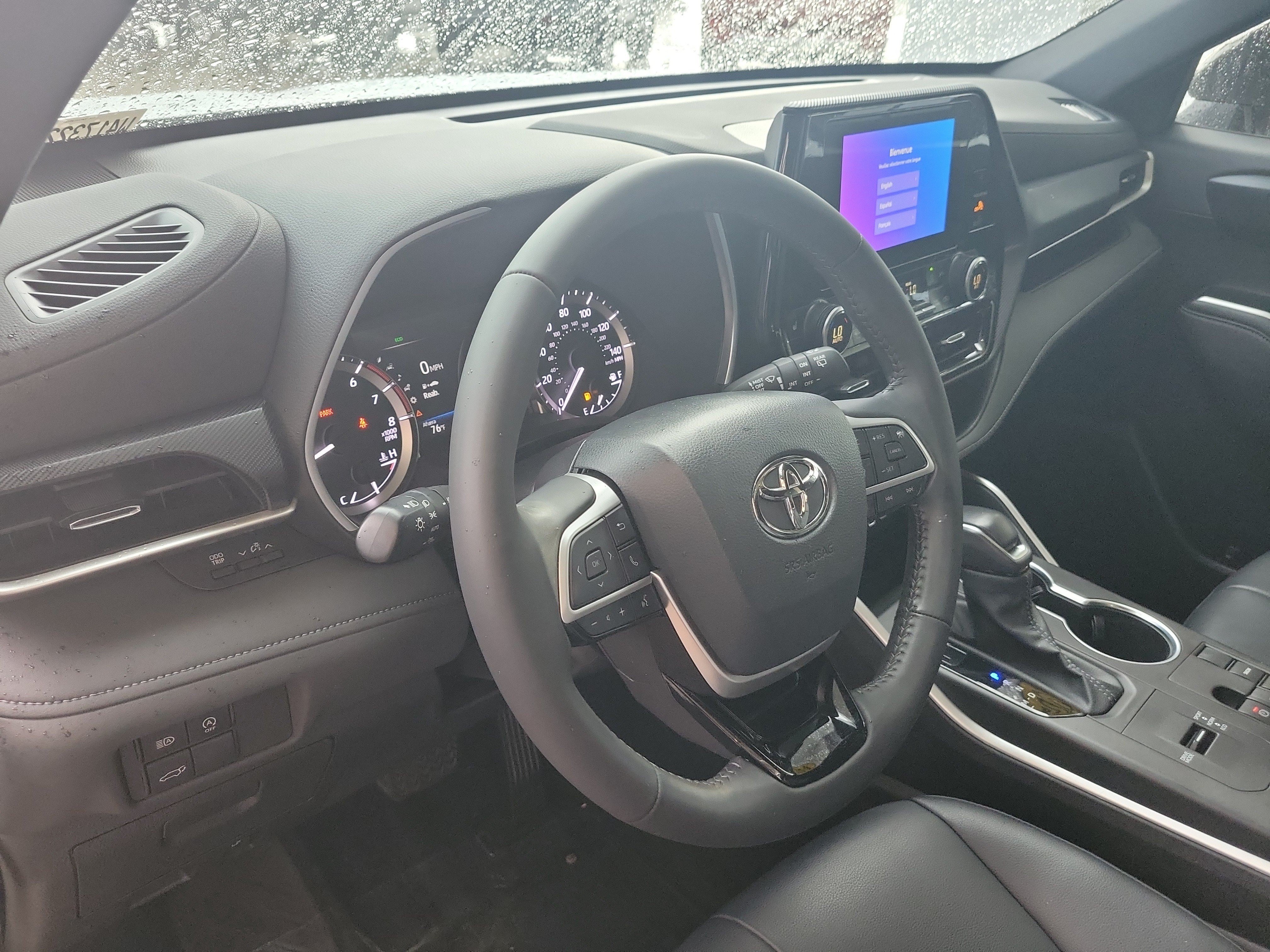 Used 2024 Toyota Highlander XSE FWD image 23