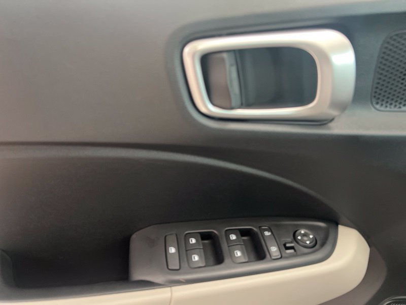 New 2026 Hyundai Venue SEL FWD image 18