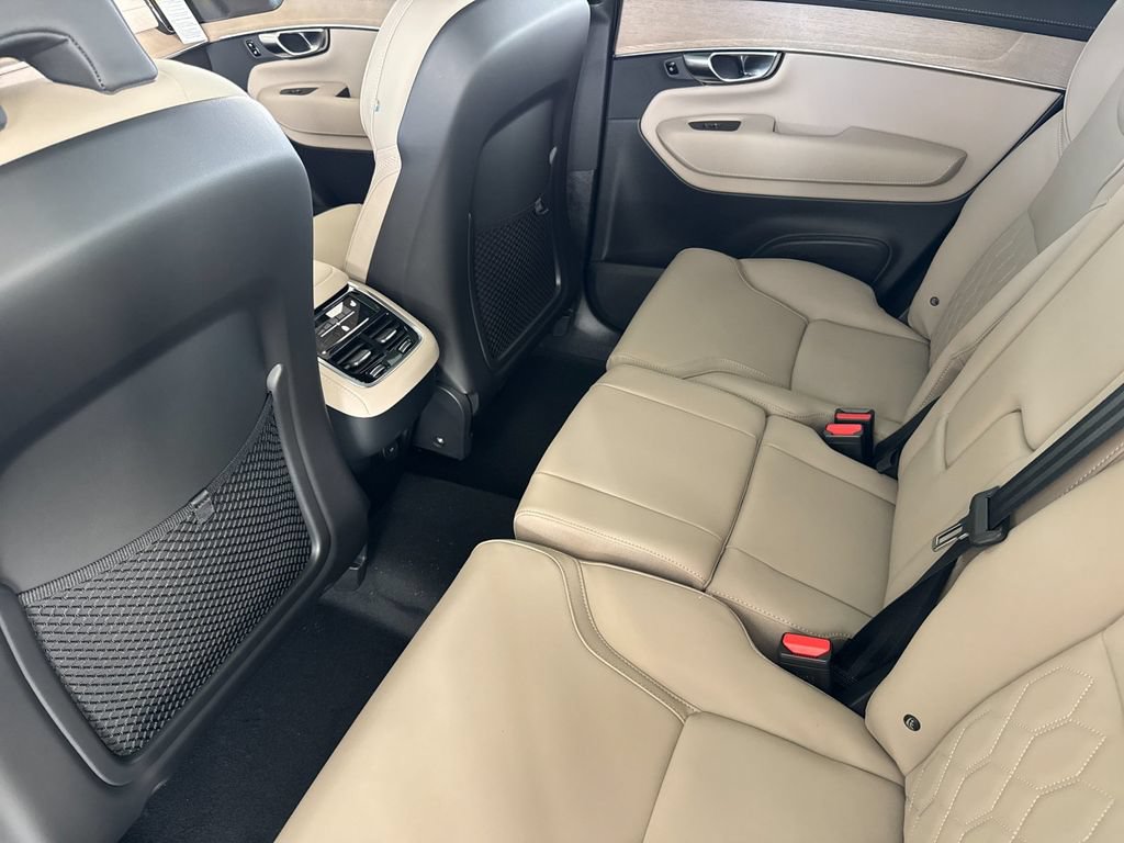New 2026 Volvo XC90 B6 Plus w/ Protection Package Premier AWD/4WD image 11