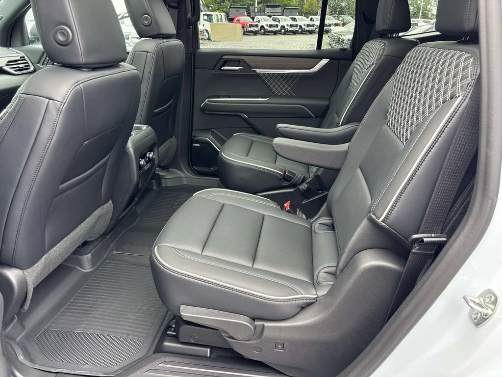 New 2027 GMC Acadia Denali w/ Denali Reserve Package AWD/4WD image 8