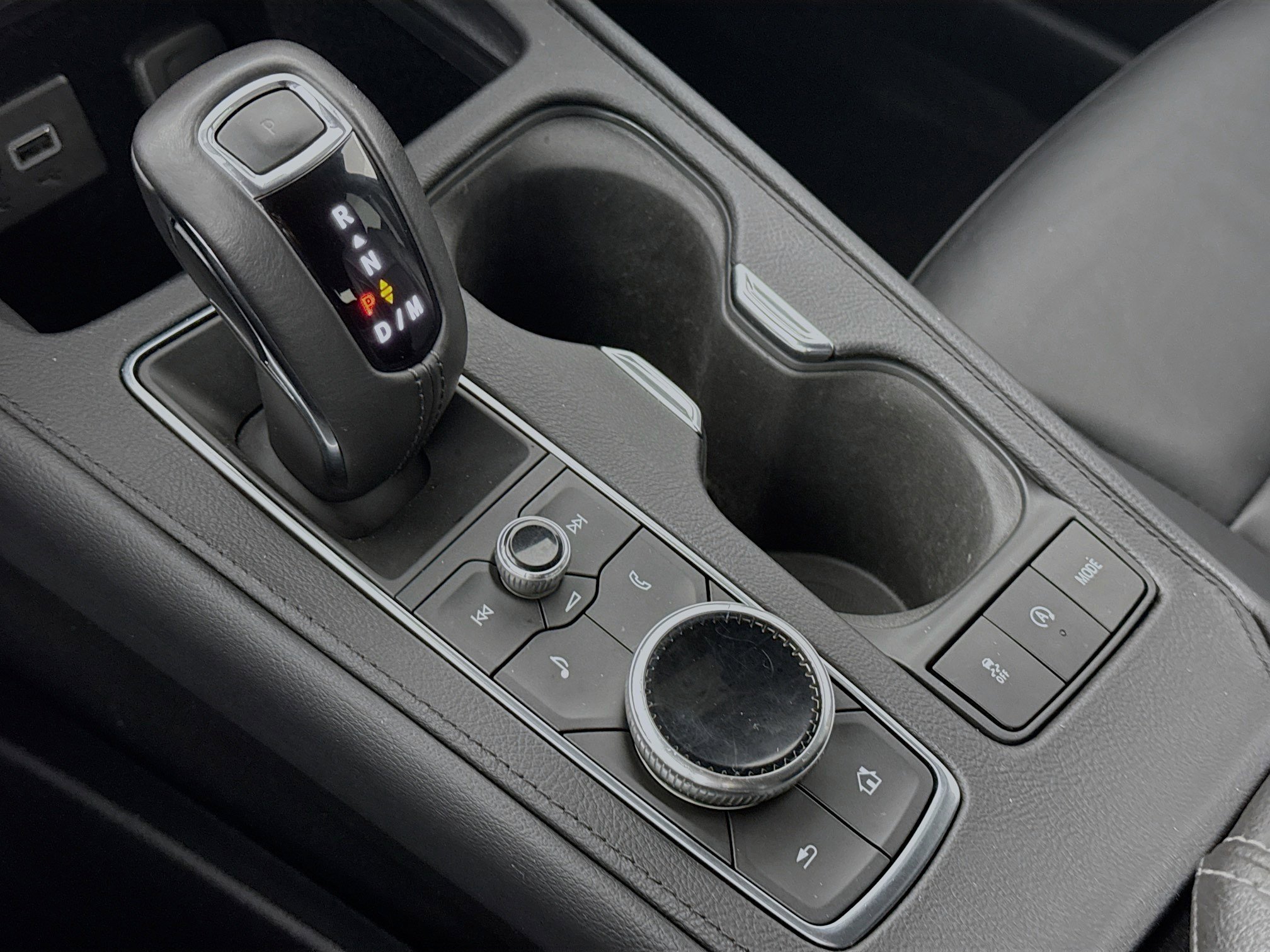 Used 2019 Cadillac XT4 Premium Luxury w/ Cold Weather Package image 16