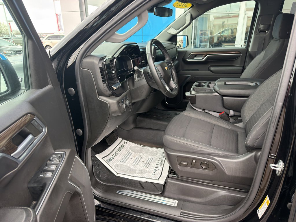 Used 2023 Chevrolet Silverado 1500 LT AWD/4WD image 8