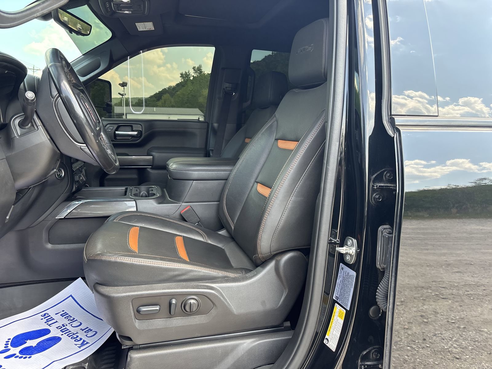 Used 2023 GMC Sierra 3500 AT4 w/ AT4 Premium Plus Package AWD/4WD image 11