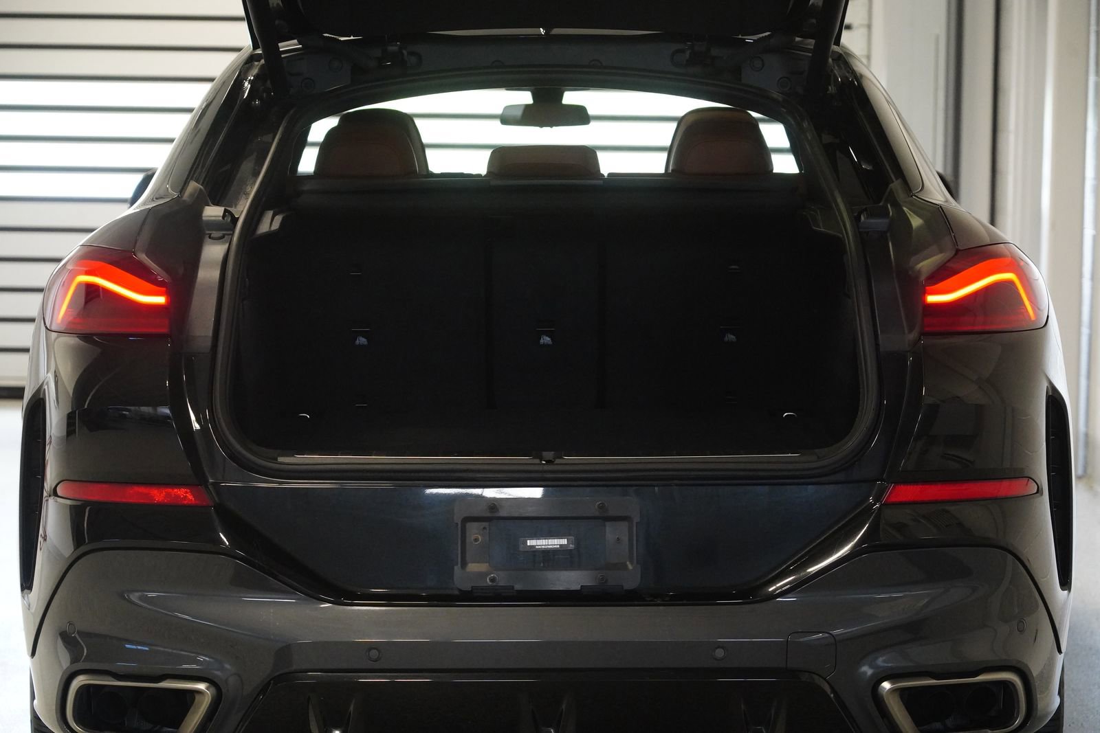 Used 2021 BMW X6 M50i w/ Executive Package image 32