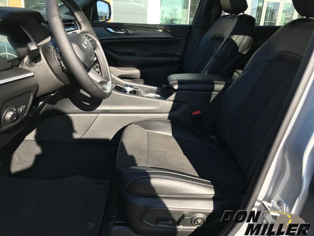 New 2025 Jeep Grand Cherokee L Altitude image 12