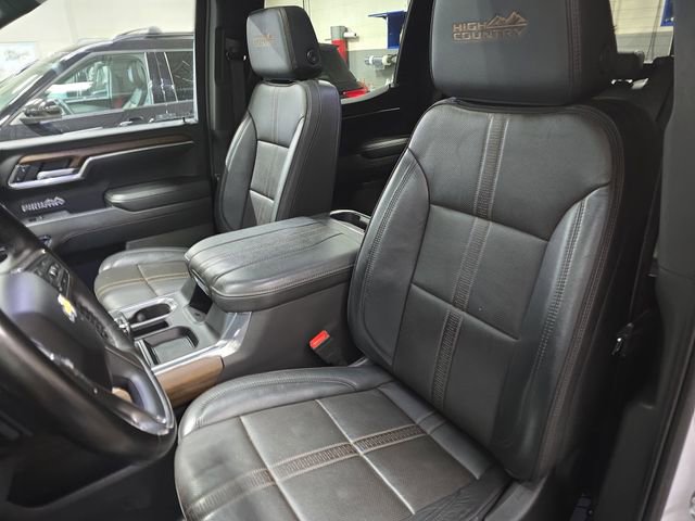 Used 2024 Chevrolet Silverado 1500 High Country w/ Technology Package AWD/4WD image 18