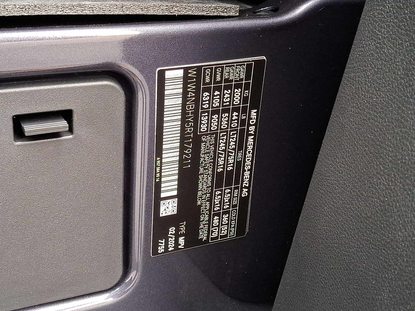 Used 2024 Mercedes-Benz Sprinter 144 Cargo image 20