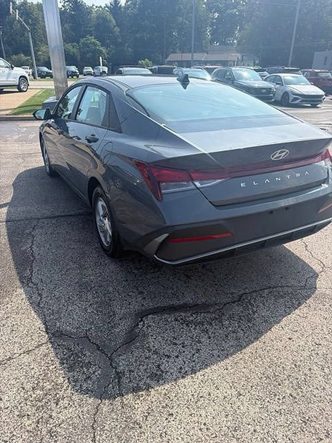 Certified 2026 Hyundai Elantra SE FWD image 5