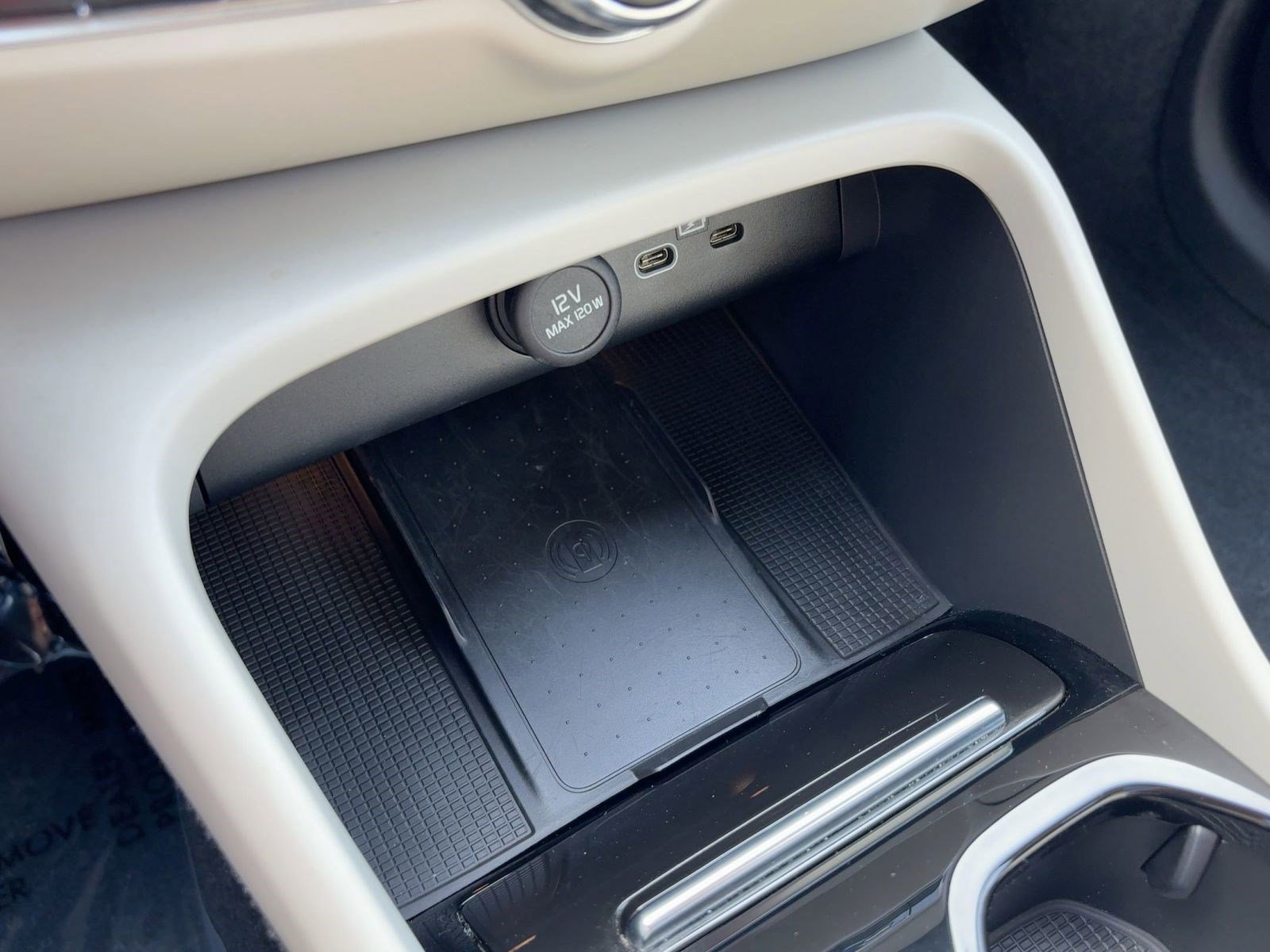 Used 2023 Volvo XC40 B5 Plus w/ Protection Package Premier image 29