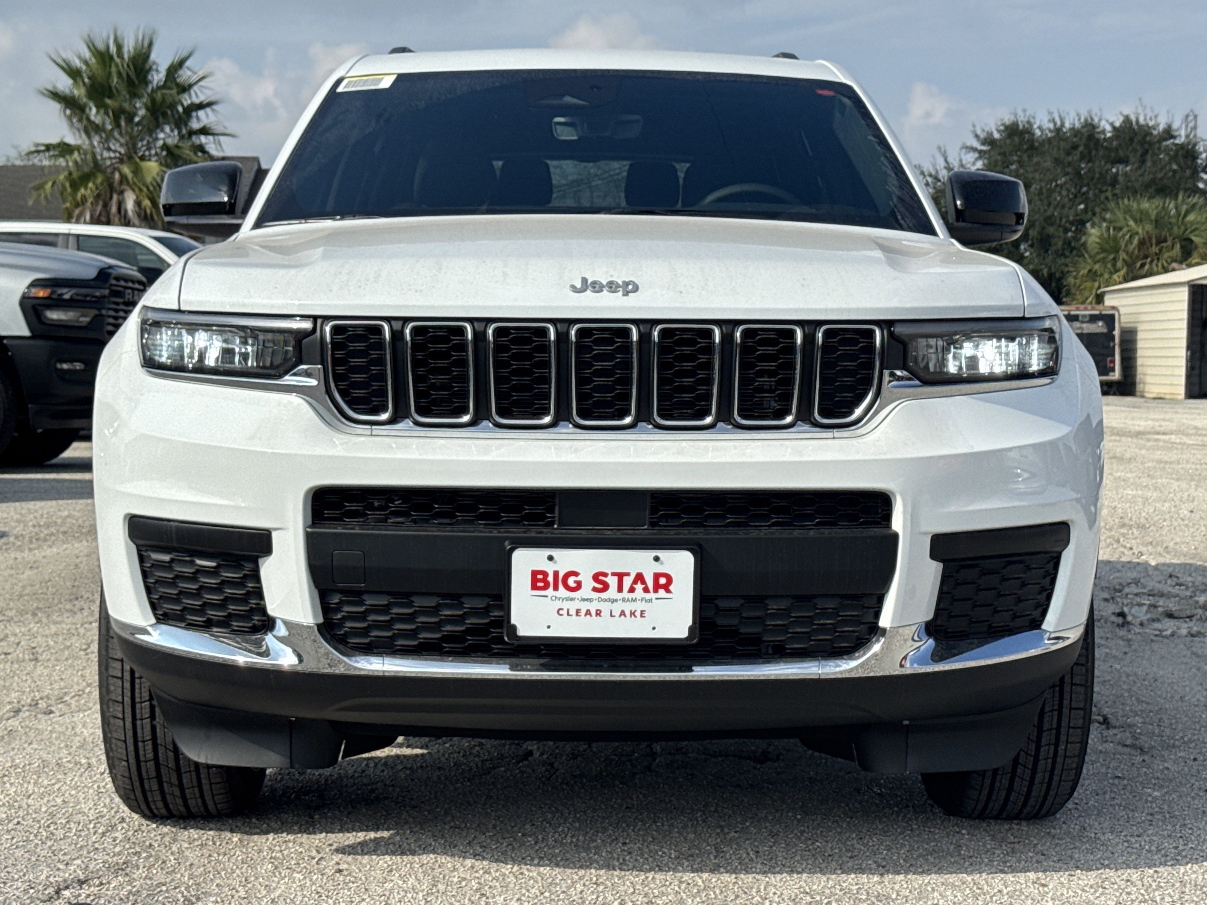 New 2025 Jeep Grand Cherokee L Laredo image 5