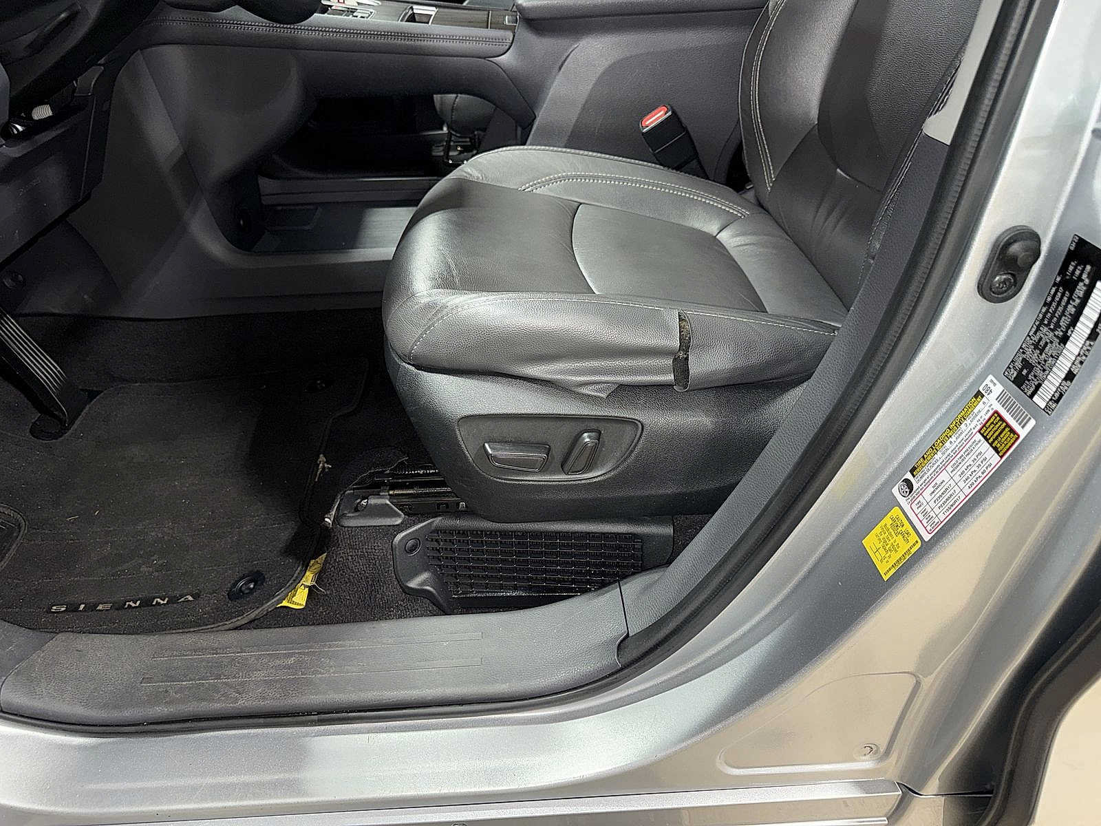 Used 2022 Toyota Sienna LE FWD image 24