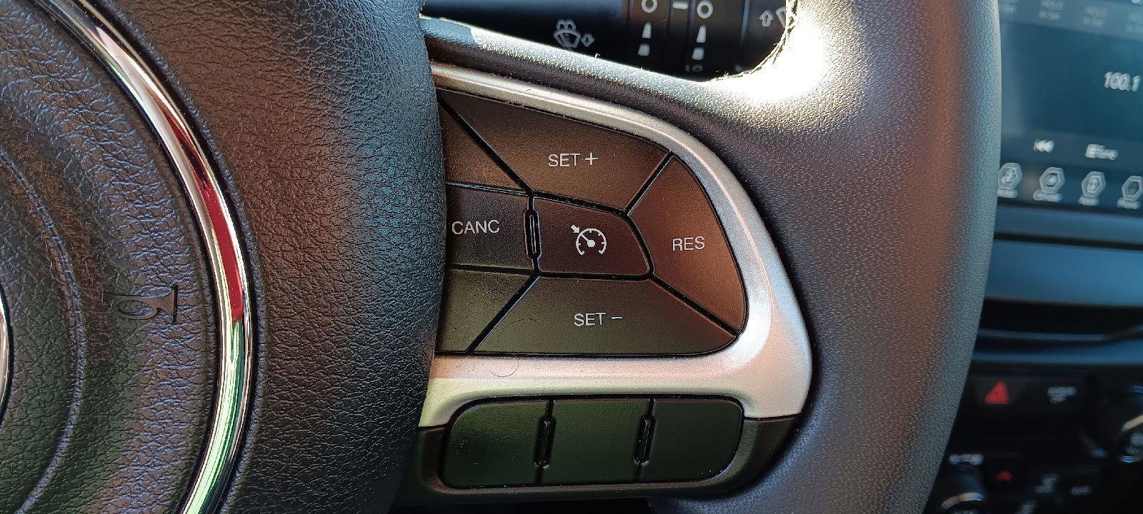 Used 2018 Jeep Renegade Latitude image 17