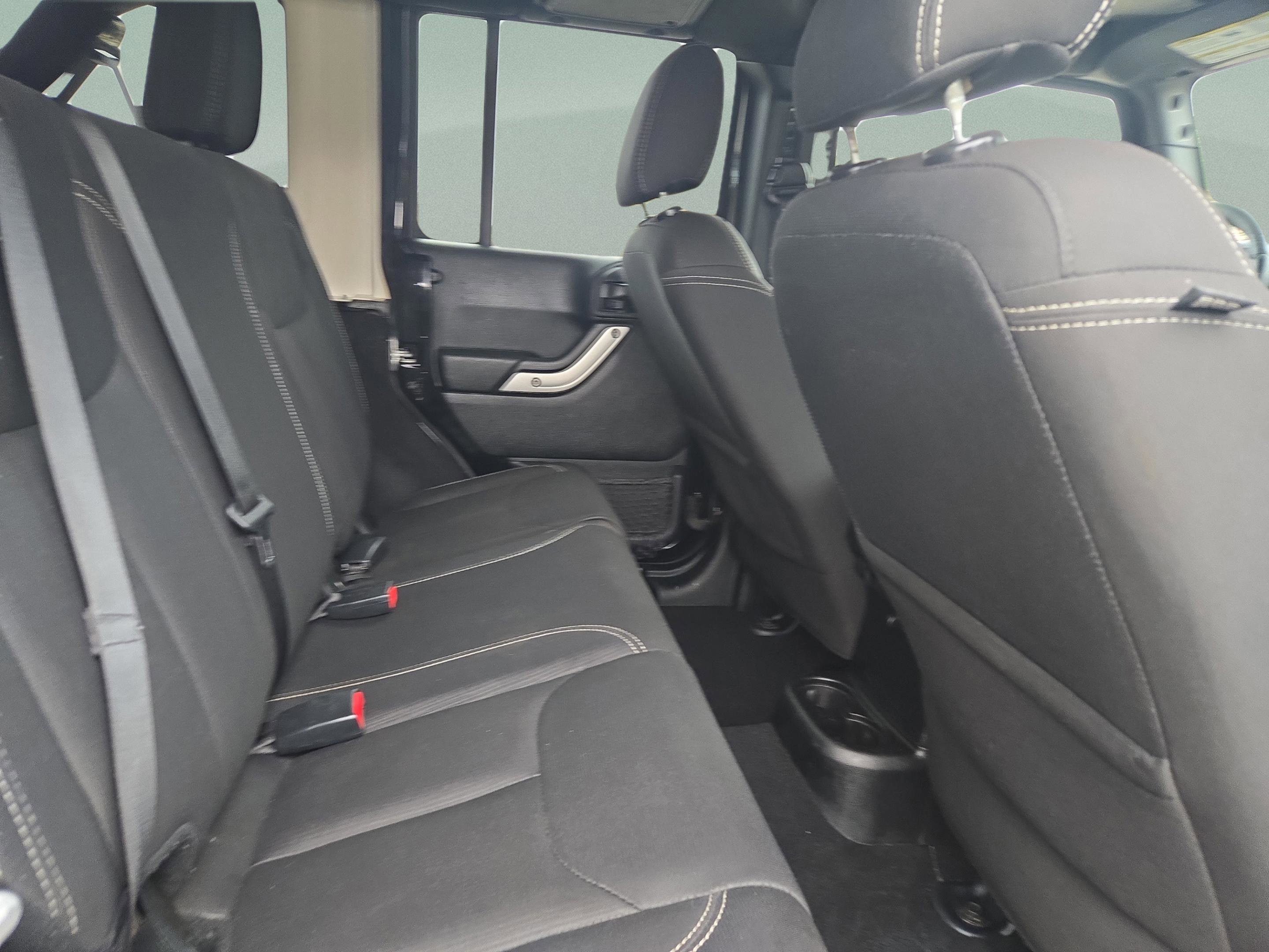 Used 2017 Jeep Wrangler Unlimited Sahara image 21