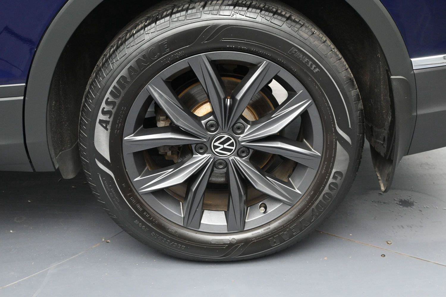 Used 2022 Volkswagen Tiguan SE AWD/4WD image 11