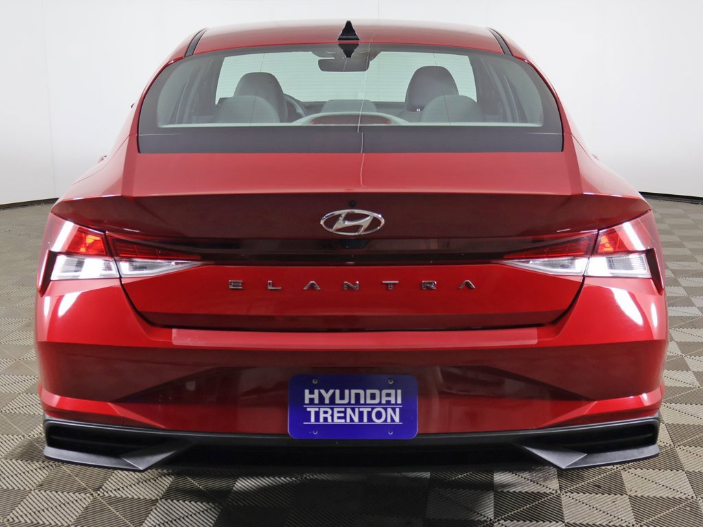 Certified 2023 Hyundai Elantra SEL image 11