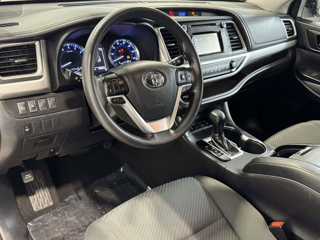 Used 2019 Toyota Highlander LE image 15