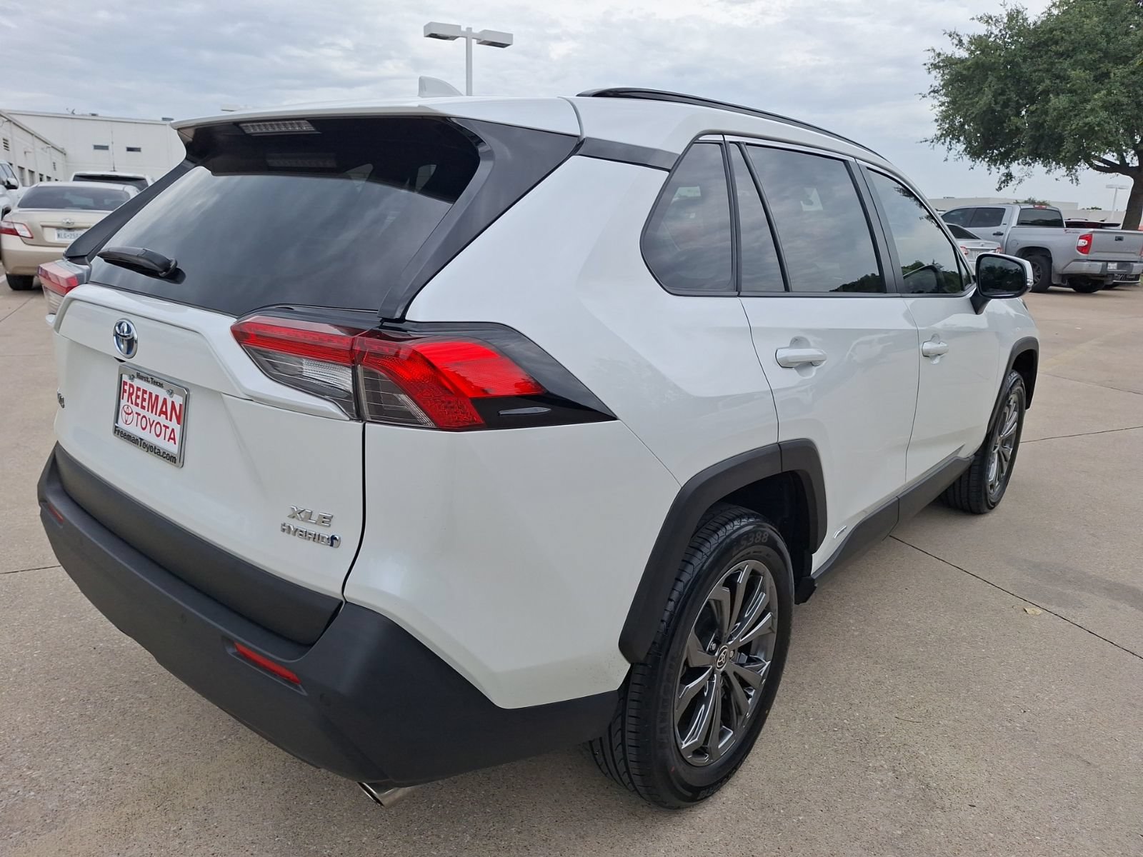 Used 2023 Toyota RAV4 XLE Premium AWD/4WD image 6