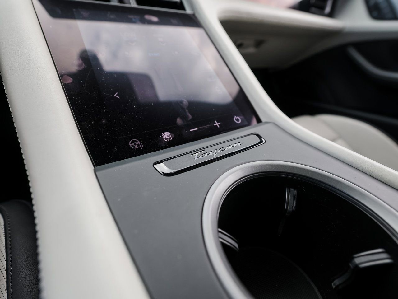 Certified 2025 Porsche Taycan 4 Cross Turismo image 20