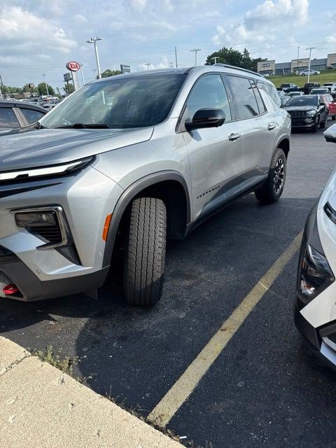 Used 2024 Chevrolet Traverse Z71 w/ Enhanced Driving Package AWD/4WD image 2
