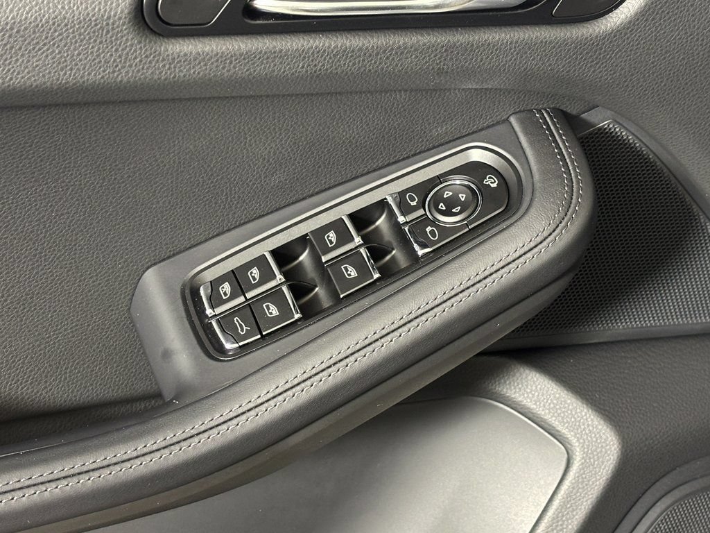 Certified 2026 Porsche Macan AWD/4WD image 15